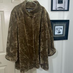 Women’s fur coat, size 2XL or men’s 1X